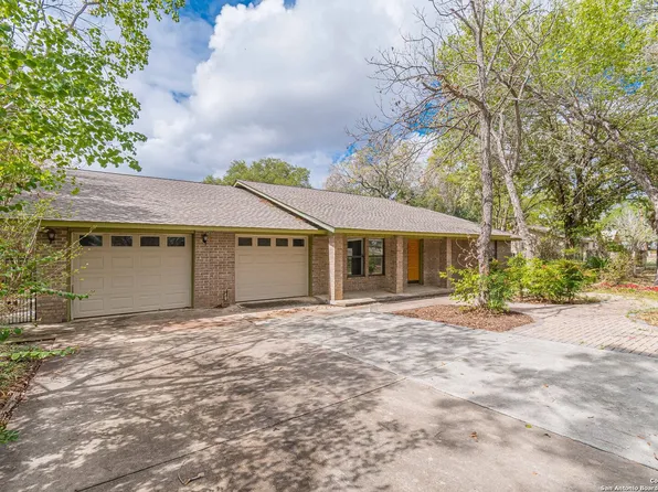 1405 HOSPITAL BLVD, Floresville, TX 78114