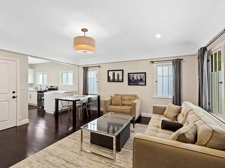 1118 N Poinsettia Dr #1/2 — Photo 2