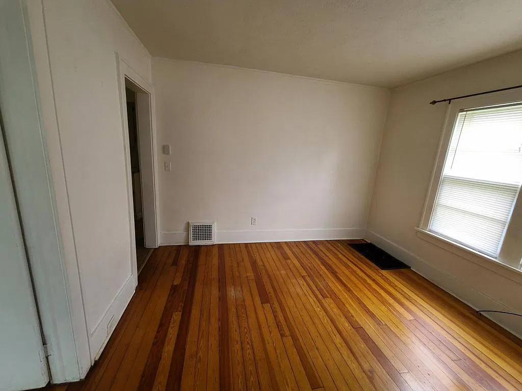 609 S 34th St — Photo 3