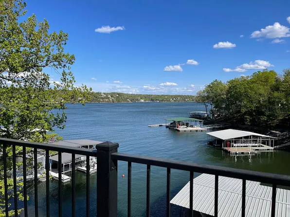 363 Oak Crest Dr, Sunrise Beach, MO 65079