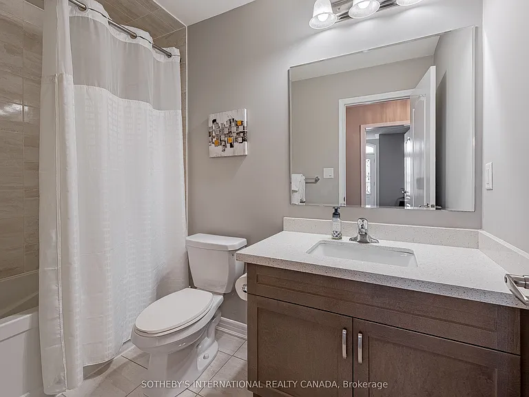 1056 Foxtail Cres — Photo 30