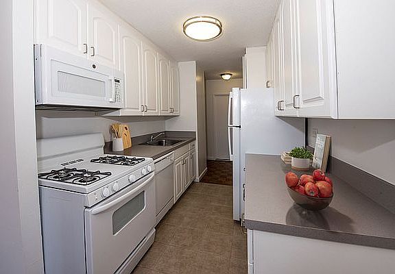 3rd image of 1763 2nd Ave APT 33K