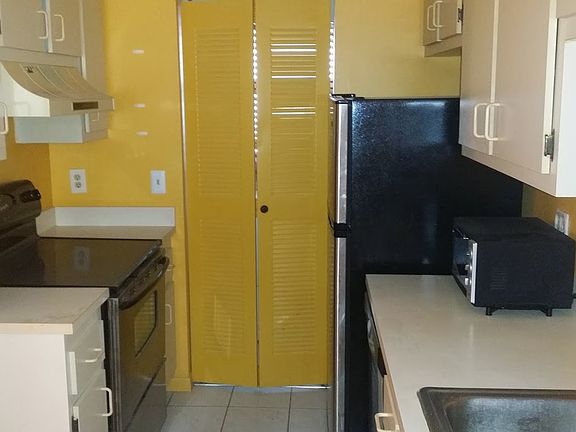 5th image of 2915 NE 8th Ter APT 203