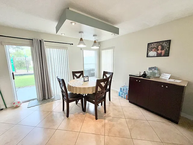 3 bed, 2.5 bath, 1763 sqft, $2,195 — Photo 3