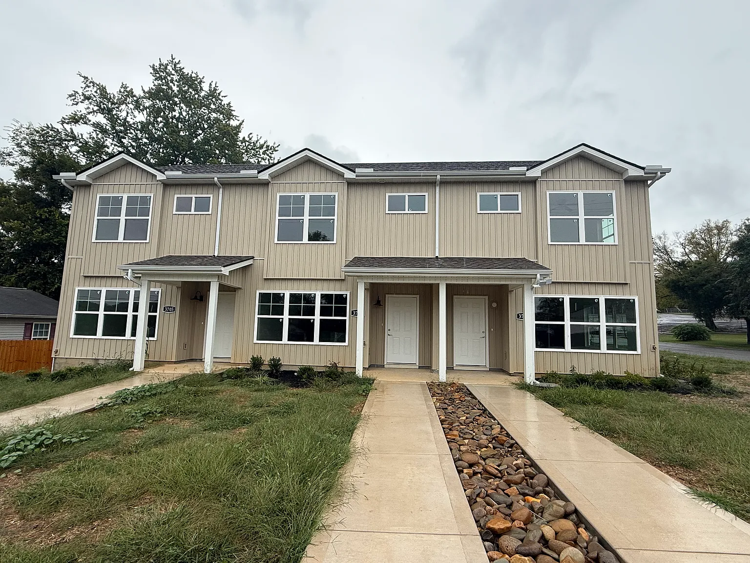 4 bed, 1313 sqft, $2,000 — Photo 1