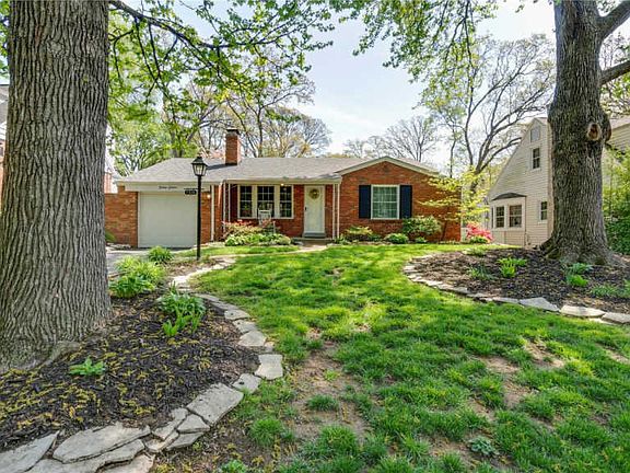2nd image of 1516 Holly Dr