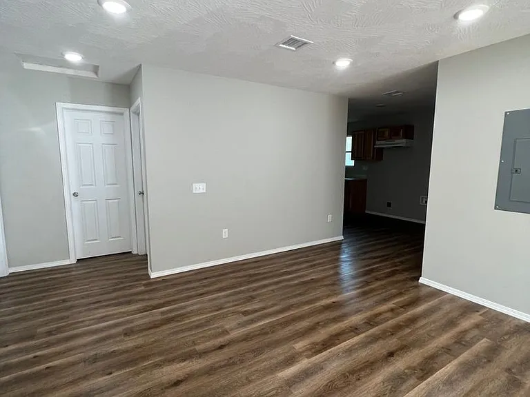 2444 N Benton Ave — Photo 8