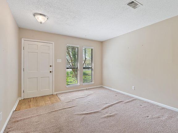 2nd image of 15 Cherryridge Pl
