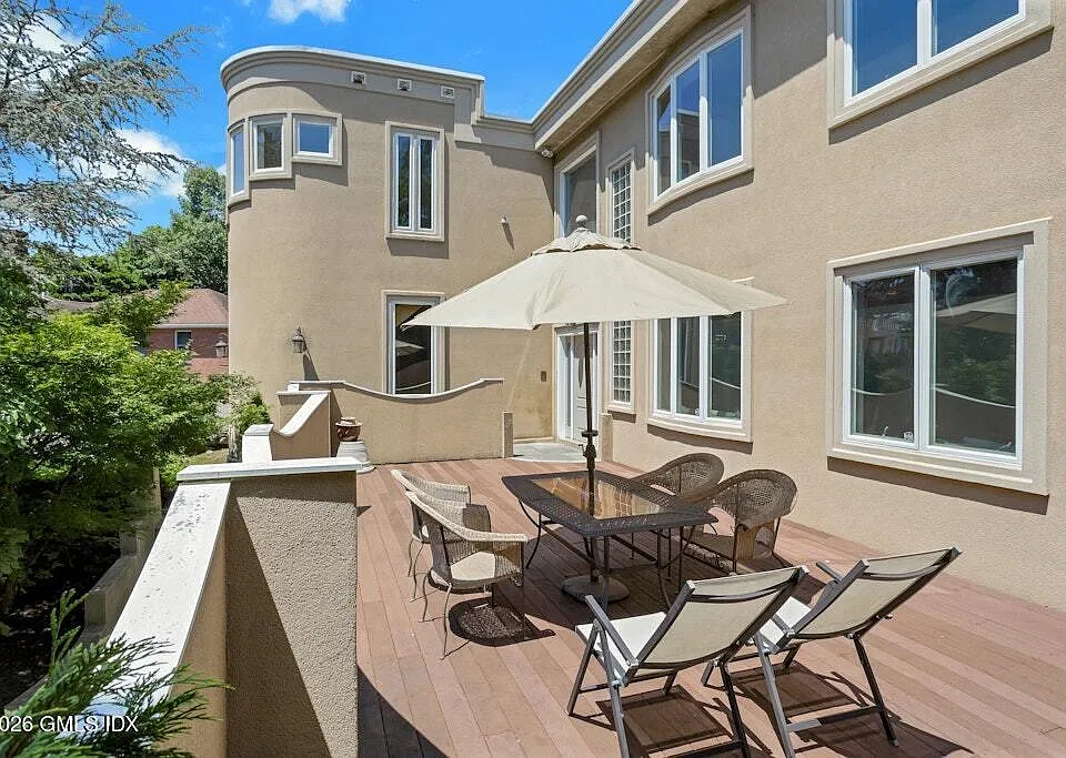 2 Stormy Circle Dr