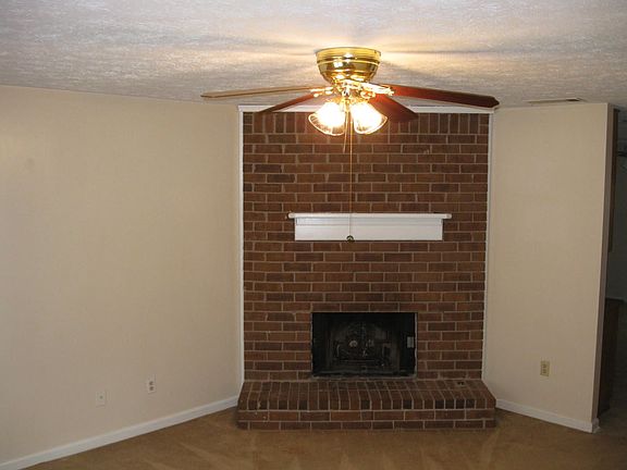 5th image of 125 Chase Ct #1