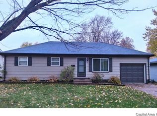 31 Nottingham Dr, Chatham, IL 62629