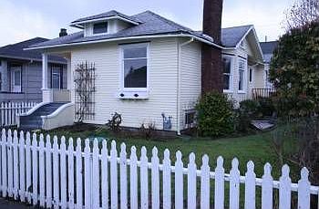 2nd image of 1631 Hoyt Ave