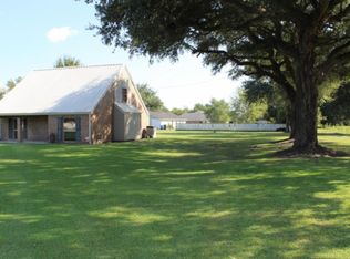 100 Candle Glow Dr, New Iberia, LA 70563