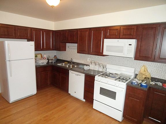 3rd image of 4919 Enfield Ave APT 3A