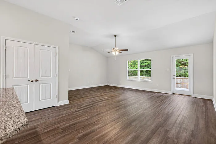 15740 Rachael Dr — Photo 14