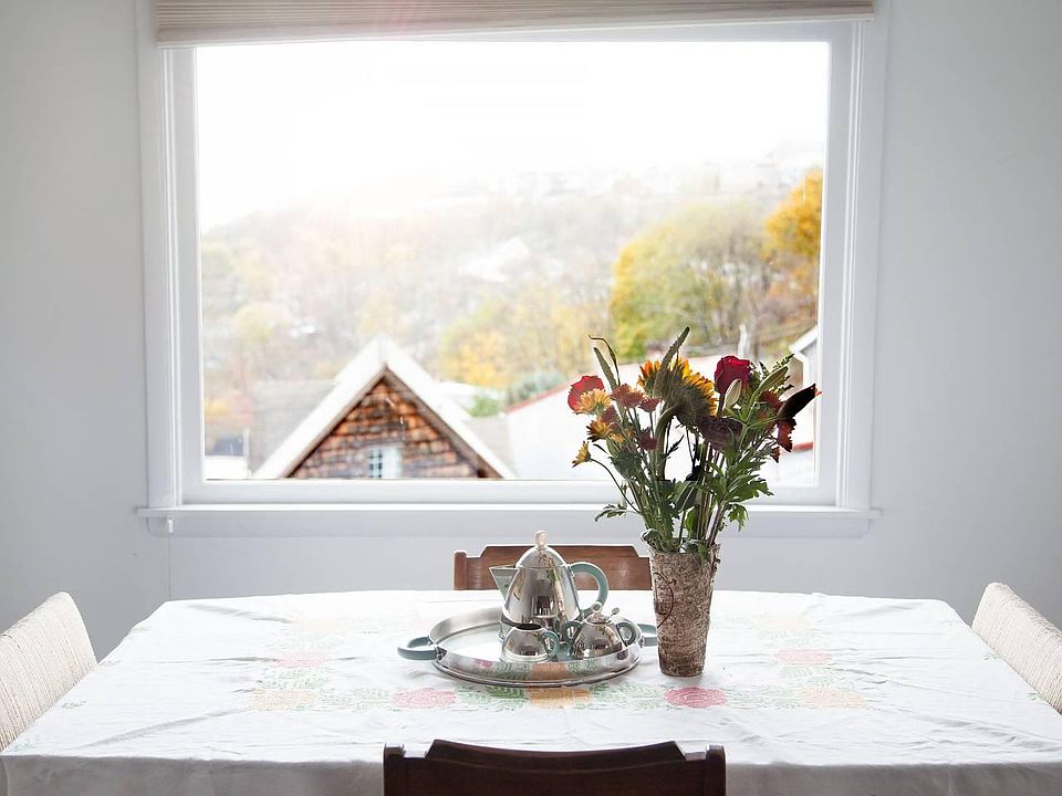 Eat-in Kitchen table with picture window