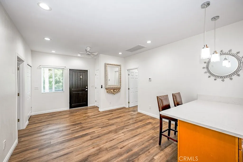 2 bed, 954 sqft, $4,250 — Photo 4