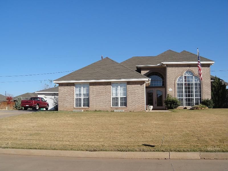 1st image of 120 E Valley Dr