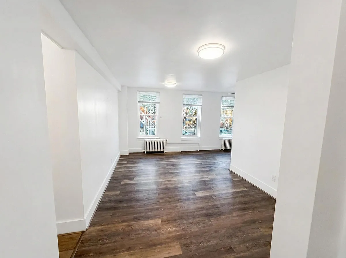 Building Photo - 720 Warren St #2