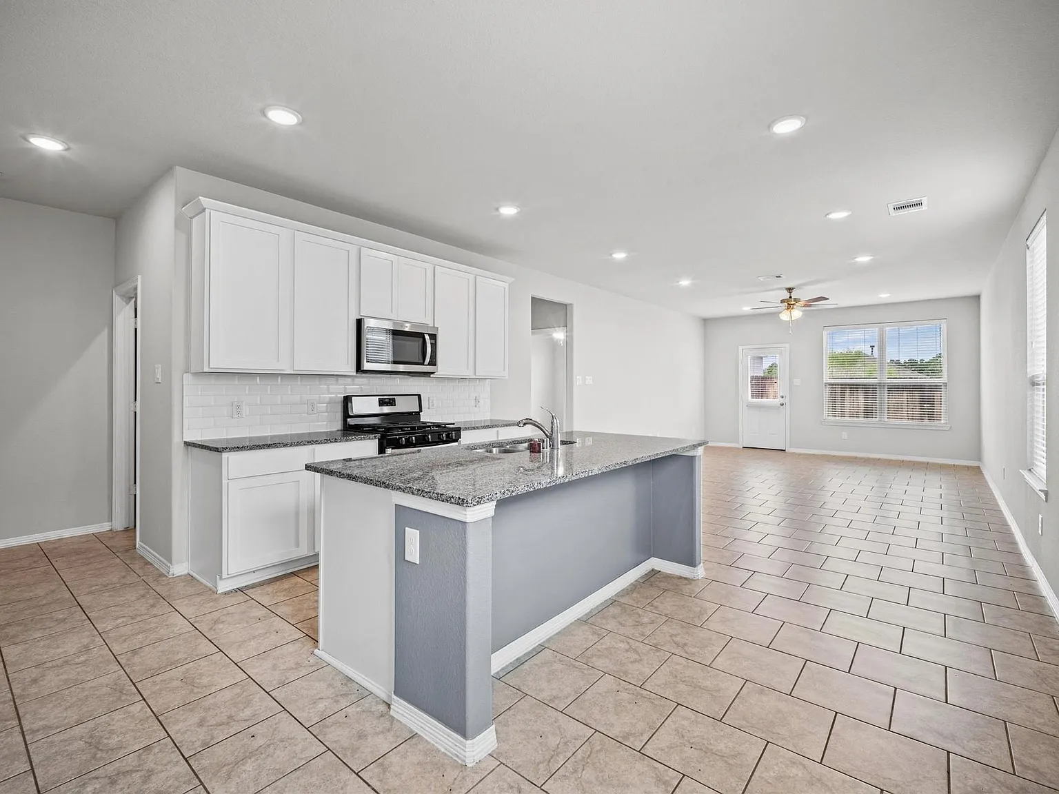 4 bed, 3.0 bath, 2298 sqft, $2,650 — Photo 3