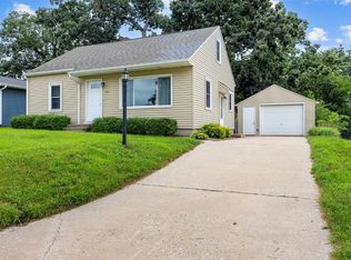 745 Park Ct, Hiawatha, IA 52233