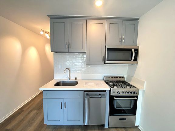 5th image of 1420 Seward St #1007