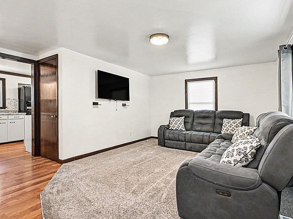 3rd image of 509 Allen St