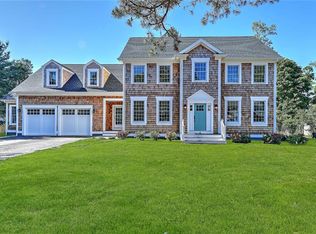 11 Governor Bradford Dr, Barrington, RI 02806