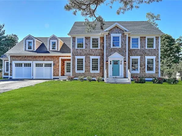 11 Governor Bradford Dr, Barrington, RI 02806