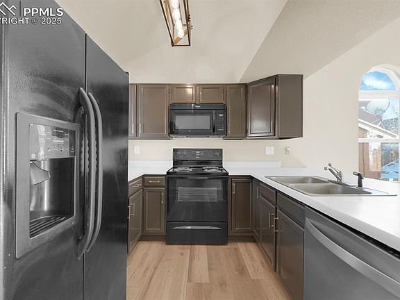 3rd image of 5956 Wisteria Dr