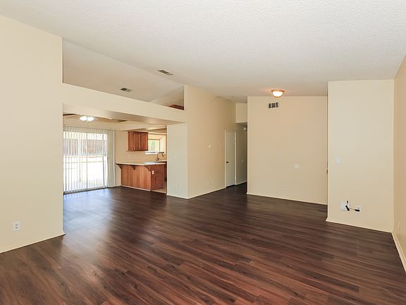 4th image of 25090 Jutland Dr