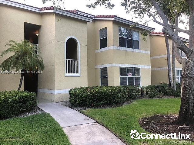 1st image of 643 Vista Isles Dr