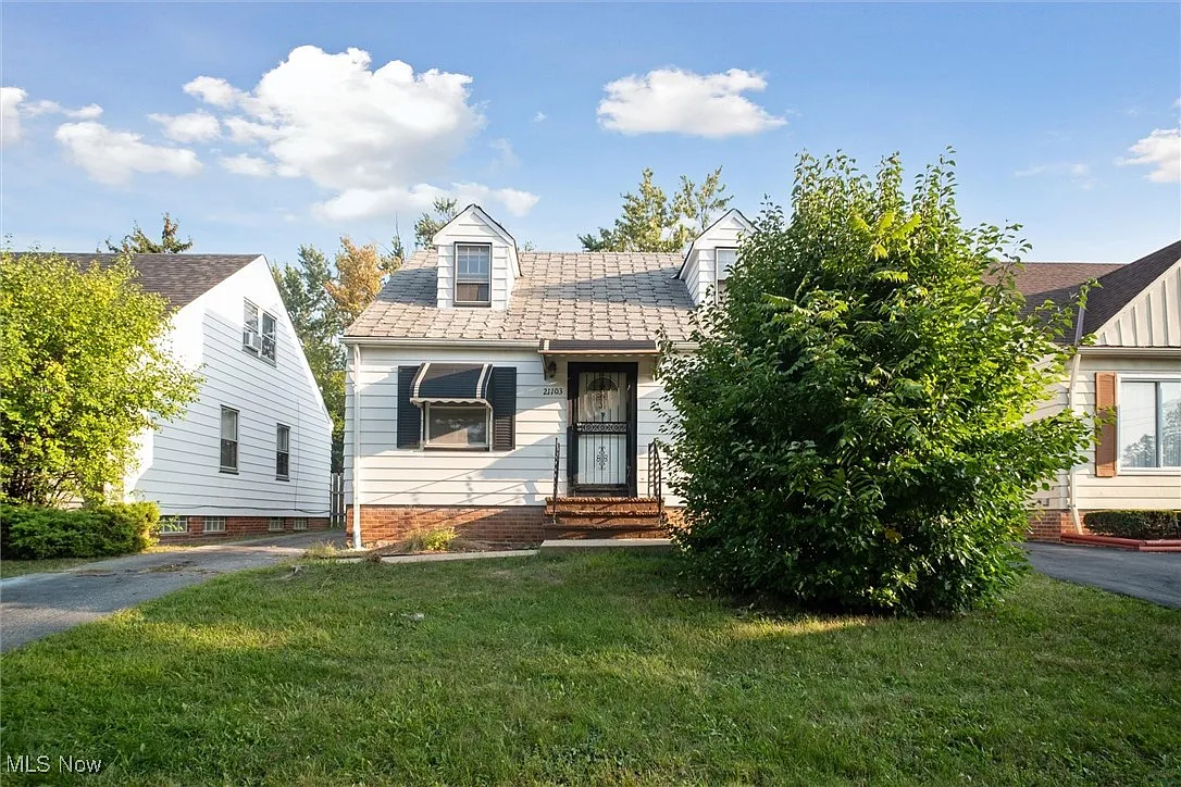 21103 Raymond St photo 1