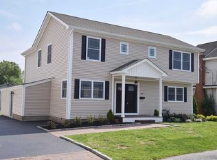 97 Araca Rd, Babylon, NY 11702