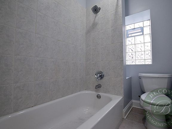 4th image of 4555 N Malden St APT 101