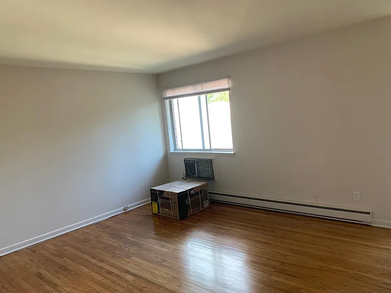 79 Webb Ave — Photo 7