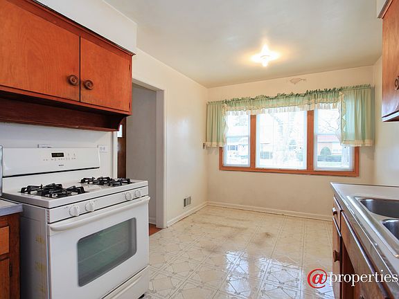 Kitchen / Breakfast Room
