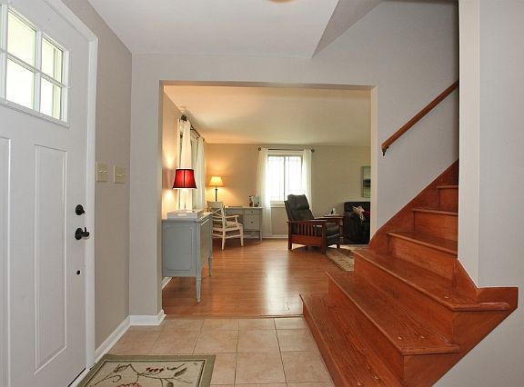 2nd image of 6637 Schreiner St W