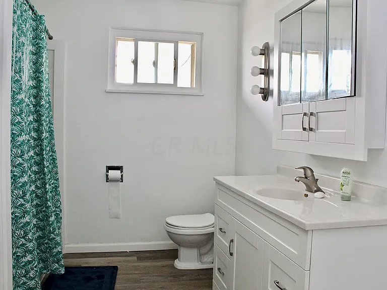 1559 Frebis Ave — Photo 9
