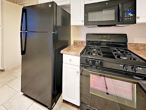 5th image of 3316 N 143rd Ln