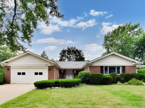 1704 Sunnyside Cir, Northbrook, IL 60062
