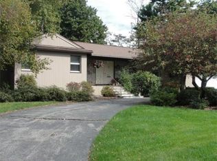 6 Rollingwood Dr, Worcester, MA 01609