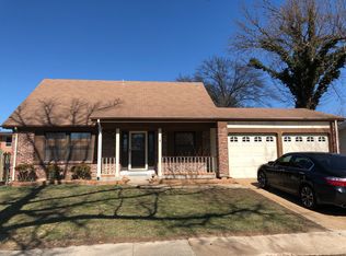 11737 Penmar Dr, Maryland Heights, MO 63043