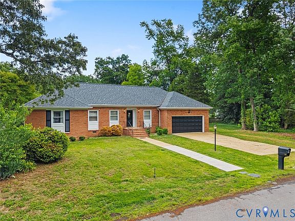 3rd image of 11004 Ironwood Dr