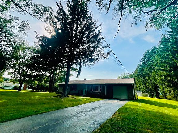 4th image of 597 Old Warren Rd