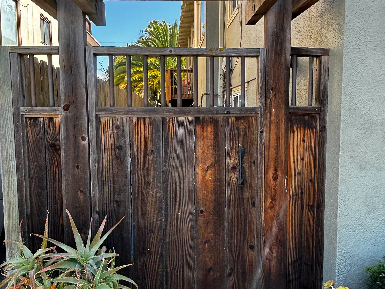 2 bed, 1000 sqft, $3,275 — Photo 2