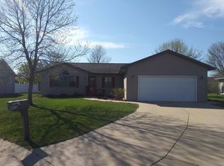 102 Pheasant Ln, Milford, IA 51351