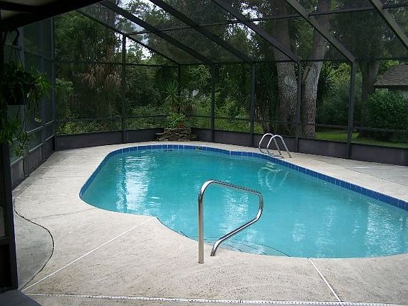 2nd image of 2830 Woodland Dr