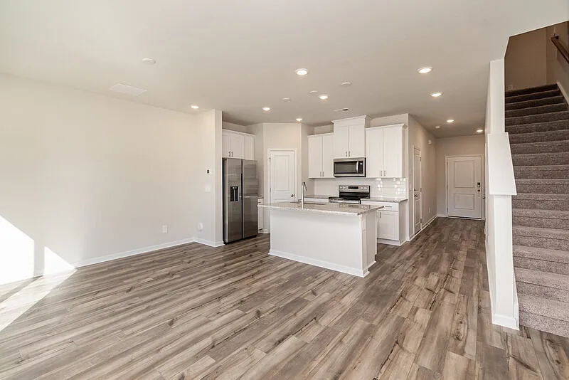 3 bed, 2.5 bath, 1400 sqft, $1,900 — Photo 4