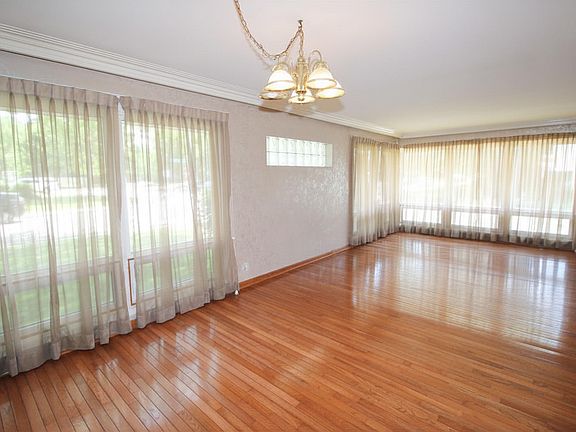 5th image of 10158 S Talman Ave